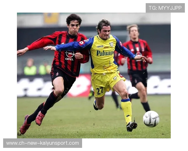 守门员与后卫在训练中建立默契，出击与回防协调性增强