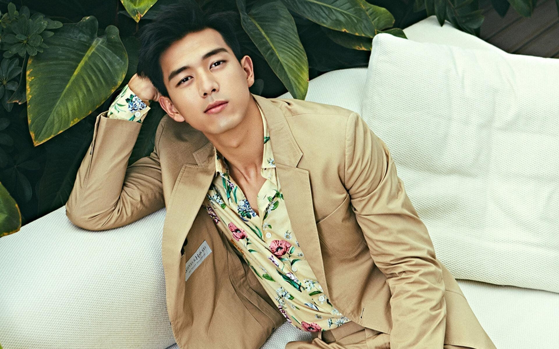 布克突破能力大幅提升制造多次罚球机会，布克效力过哪些球队